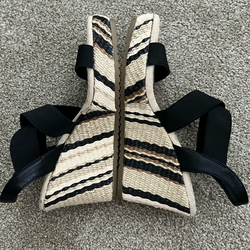 Anne‎ Klein Black and Tan Striped Woven Wedge Sandals Size 8 NWOB - Picture 5 of 8